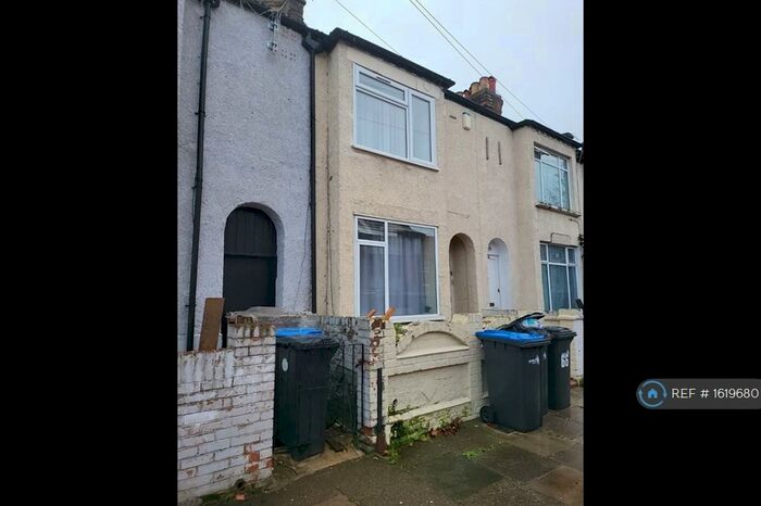 1 Bedroom Flat To Rent In Eastbournia Avenue, London, N9
