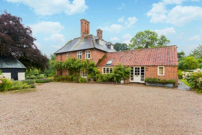 6 Bedroom House To Rent In Buckleaze, SN9