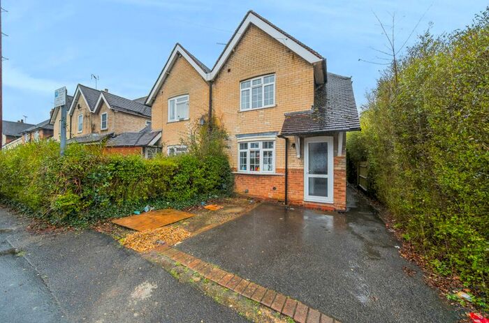 6 Bedroom Semi-Detached House To Rent In Raymond Crescent, Guildford, GU2