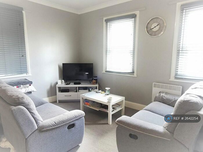 2 Bedroom Flat To Rent In School Road Tilehurst, Tilehurst, Reading, RG31