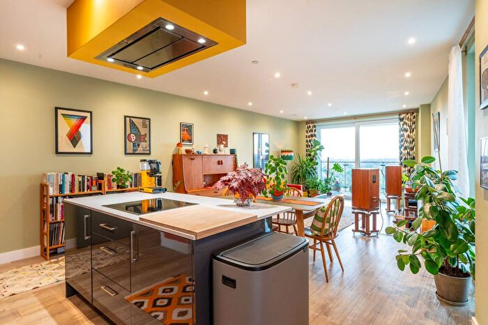 2 Bedroom Flat For Sale In Beck Square, Leyton, London, E10