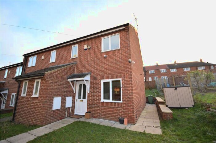 3 Bedroom Town House To Rent In Westdale Mews, Pudsey, Leeds, LS28