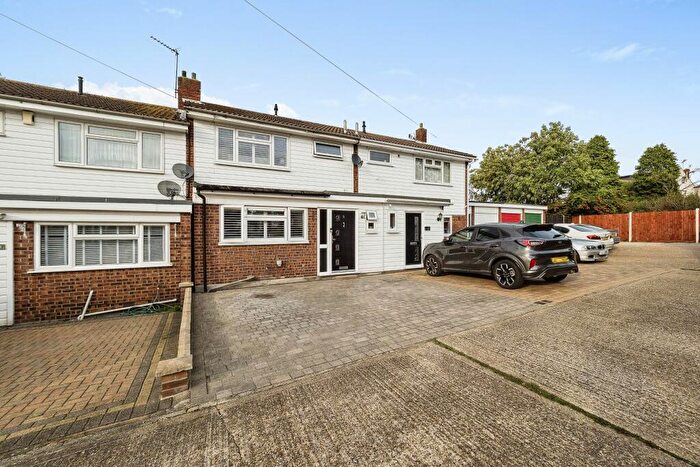 3 Bedroom Terraced House For Sale In Goring Close, Romford, Essex, RM5