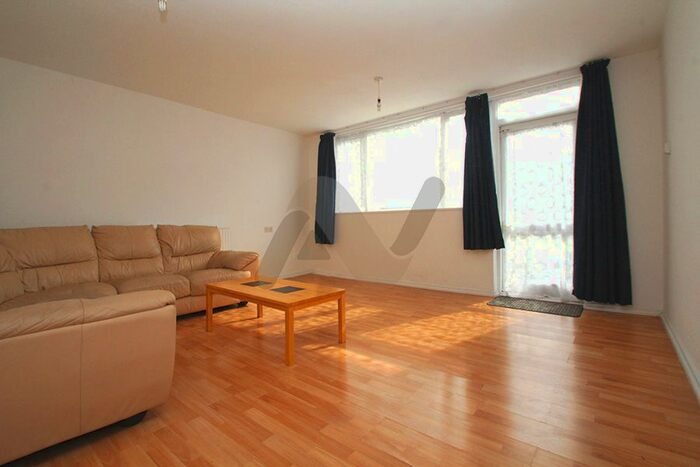 3 Bedroom Terraced House To Rent In Vale Road, London, N4