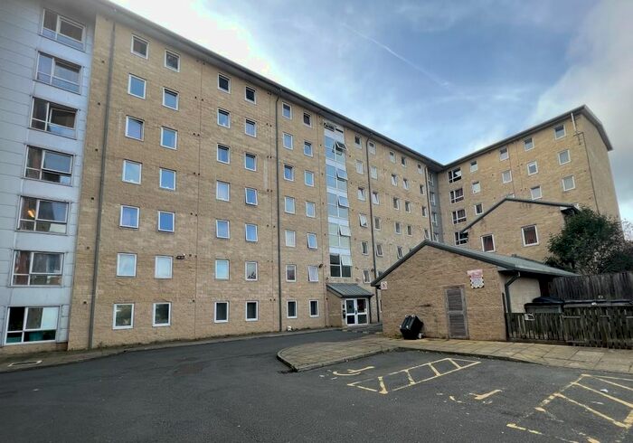 Studio For Sale In Unit, Scholars Village Great Horton Road, Bradford, West Yorkshire, BD7