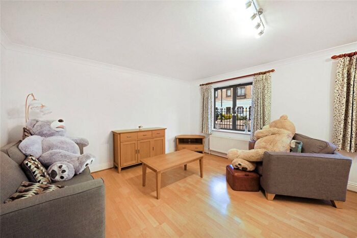 2 Bedroom Flat For Sale In Statham Court, Tolington Way, London, N7
