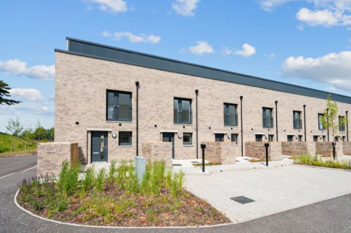 3 Bedroom Town House To Rent In Maltings Wynd, Dundashill, Glasgow, G4