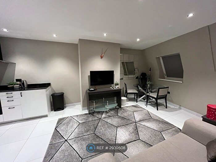 Studio To Rent In Park Square East, Leeds, LS1