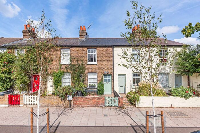 2 Bedroom Cottage For Sale In Railway Side, Barnes, SW13