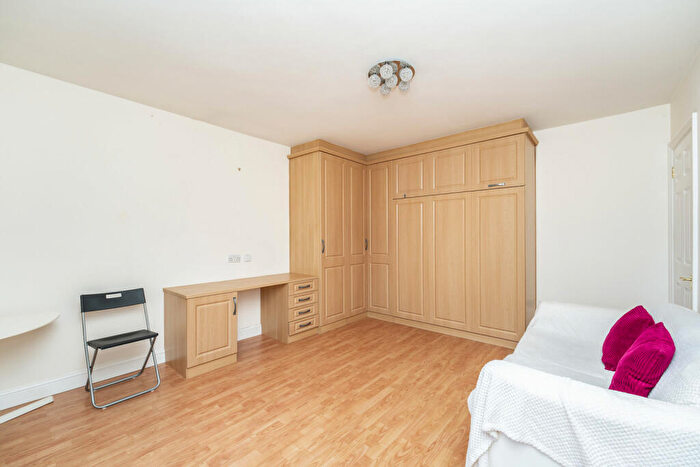 Studio To Rent In Abbeyfields Close, London, NW10