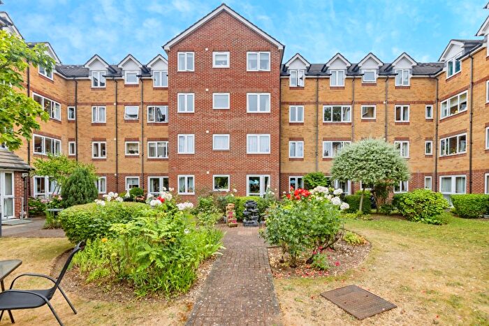 1 Bedroom Property For Sale In Lower High Street, Watford, WD17