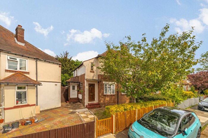 2 Bedroom Maisonette For Sale In Alexandra Close, South Harrow, HA2