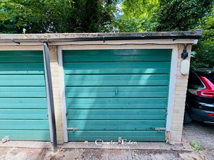 2 Bedroom Flat For Sale In The Avenue, Beckenham, BR3