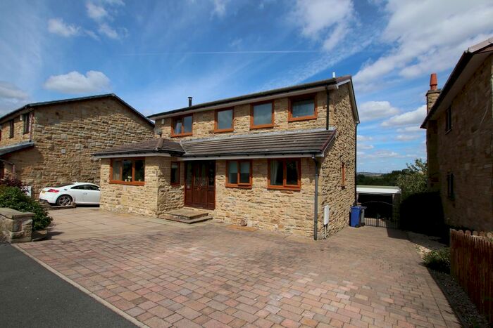 4 Bedroom Detached House For Sale In Whinmoor View, Silkstone, Barnsley, S75