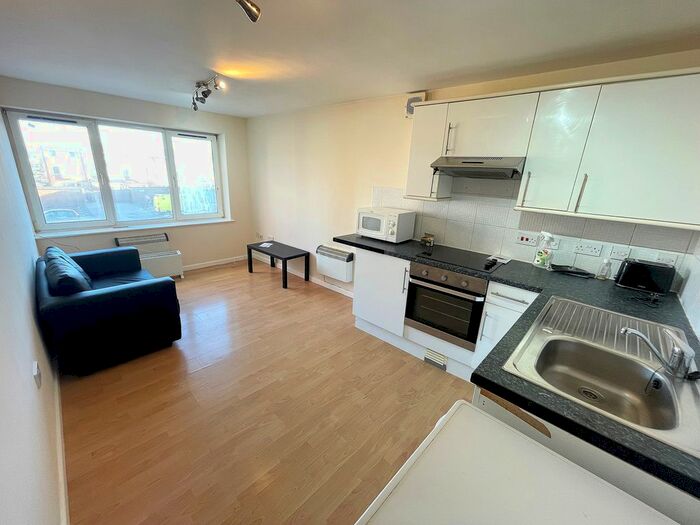 1 Bedroom Flat To Rent In Canal Walk, Portsmouth, PO1