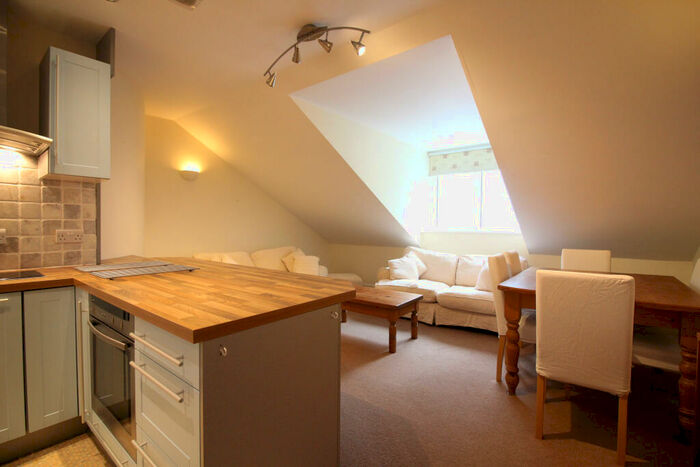 3 Bedroom Apartment To Rent In Brookfield Mews, Exeter, EX4