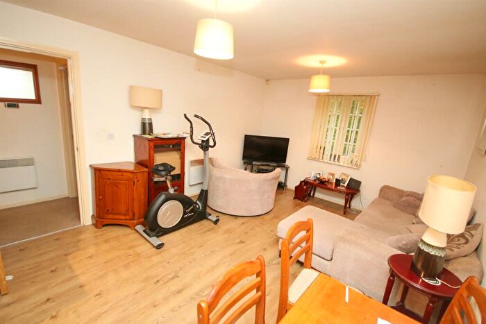 1 Bedroom Flat For Sale In Langcliffe Place, Stoneclough, Radcliffe, M26
