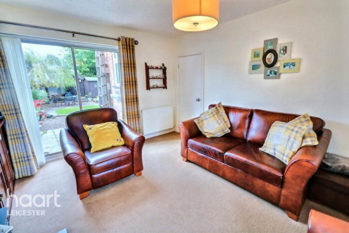 3 Bedroom Terraced House For Sale In Narborough Road, Leicester, LE3