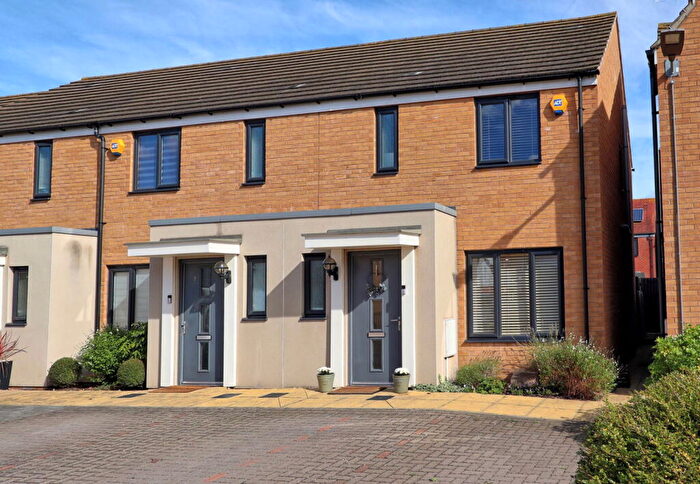 3 Bedroom End Of Terrace House For Sale In Falcon Avenue, South Ockendon, Thurrock, RM15