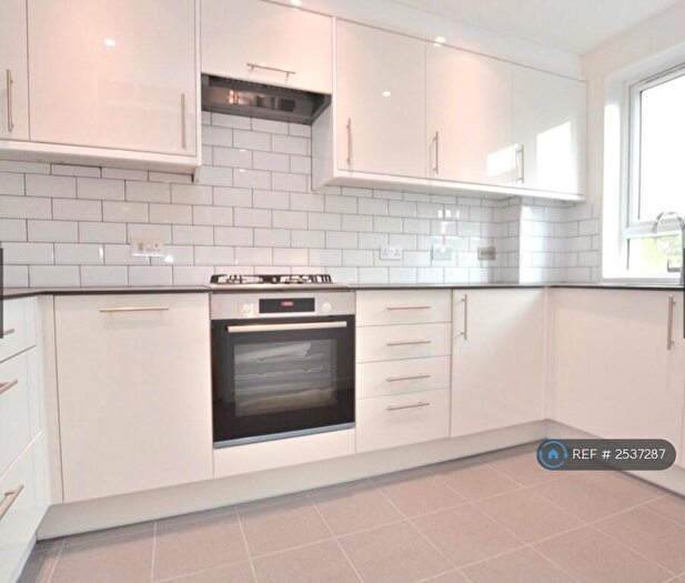2 Bedroom Flat To Rent In Abbotts Road, Barnet, EN5