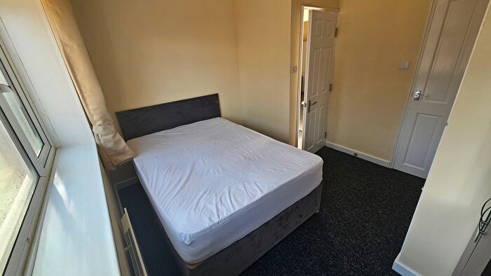 1 Bedroom Flat To Rent In Bulmershe Road, Reading, RG1