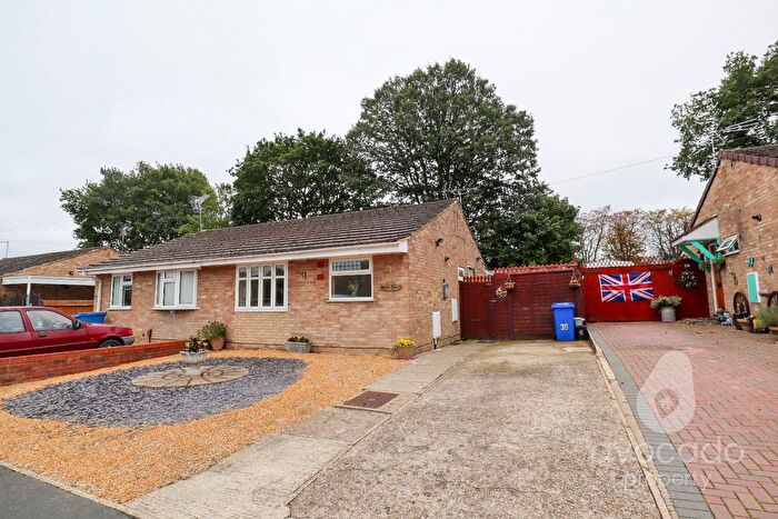 2 Bedroom Semi-detached Bungalow For Sale In Chiltern Avenue, Farnborough, Hampshire, GU14
