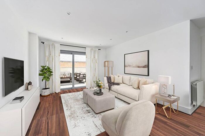 3 Bedroom Flat For Sale In Royal Carriage Mews, Woolwich Riverside, London, SE18