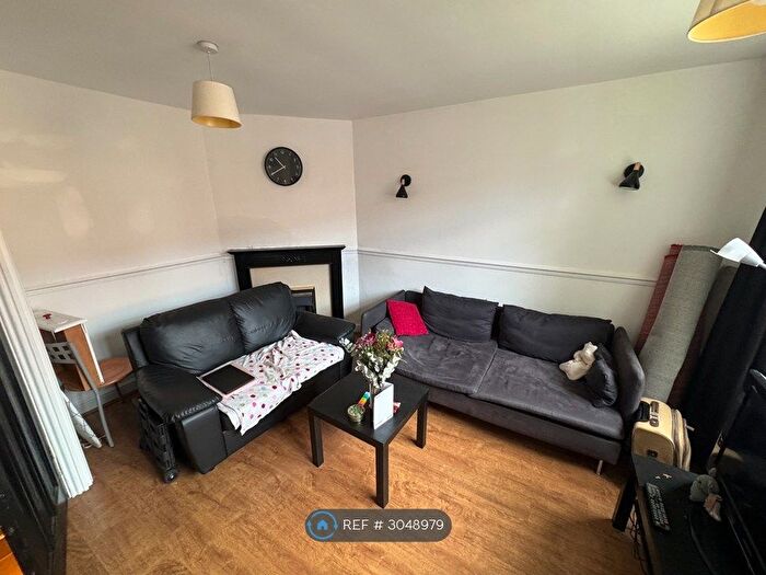 2 Bedroom Flat To Rent In The Village Street, Leeds, LS4