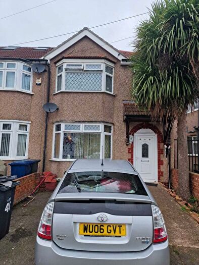 3 Bedroom End Of Terrace House To Rent In Somerset Road, Southall, Greater London, UB1