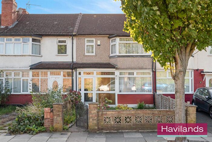 3 Bedroom House For Sale In Dimsdale Drive, Enfield, EN1