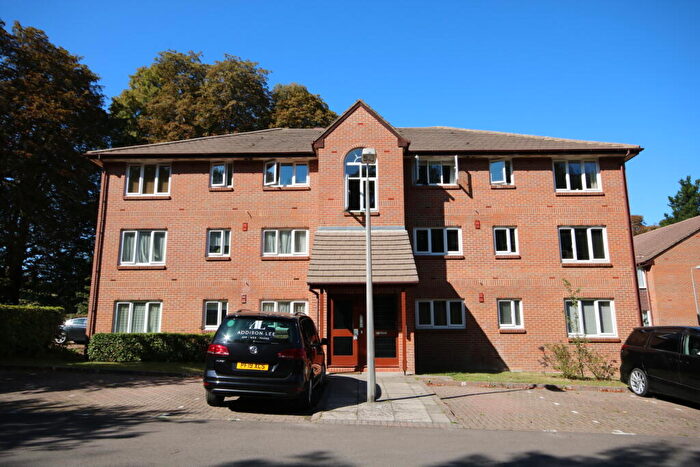 1 Bedroom Apartment To Rent In Tilebarn Close, Henley-on-Thames, Oxfordshire, RG9