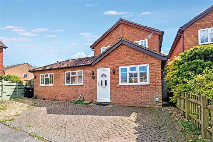 3 Bedroom Detached House For Sale In Tanglewood, Marchwood, Southampton, SO40