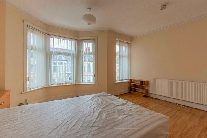 5 Bedroom Private Hall To Rent In Mackintosh Place, Roath, CF24
