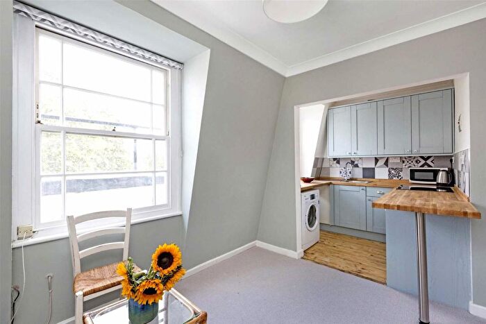 2 Bedroom Flat To Rent In St. Georges Square, London, SW1V