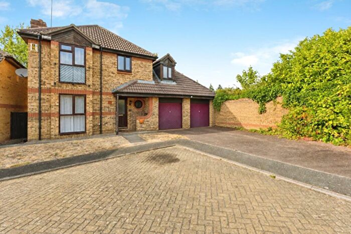4 Bedroom Detached House For Sale In The Lawns, Northampton, Northamptonshire, NN5