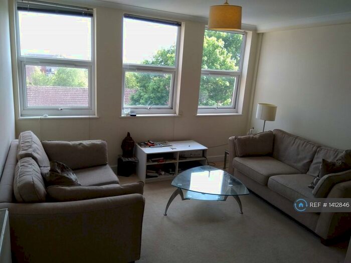 1 Bedroom Flat To Rent In Newport Street, Swindon, SN1