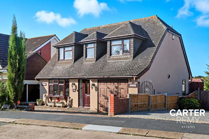 3 Bedroom Detached House For Sale In Highlands Road, Bowers Gifford, Basildon, SS13