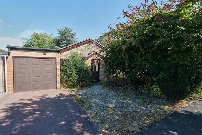 2 Bedroom Detached Bungalow For Sale In Dean Road West, Hinckley, LE10