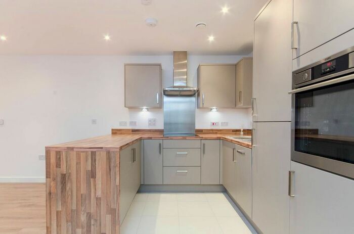 2 Bedroom Flat To Rent In Kingston Road, Wimbledon, London, SW20