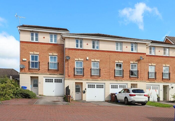 3 Bedroom Town House For Sale In King Ecgbert Road, Totley Rise, S17
