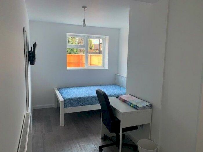 1 Bedroom Terraced House To Rent In Ensuite Bedroom, CV4