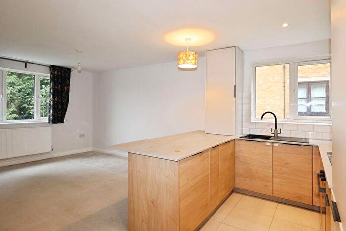 2 Bedroom Flat To Rent In Cambridge Road, Bournemouth, BH2