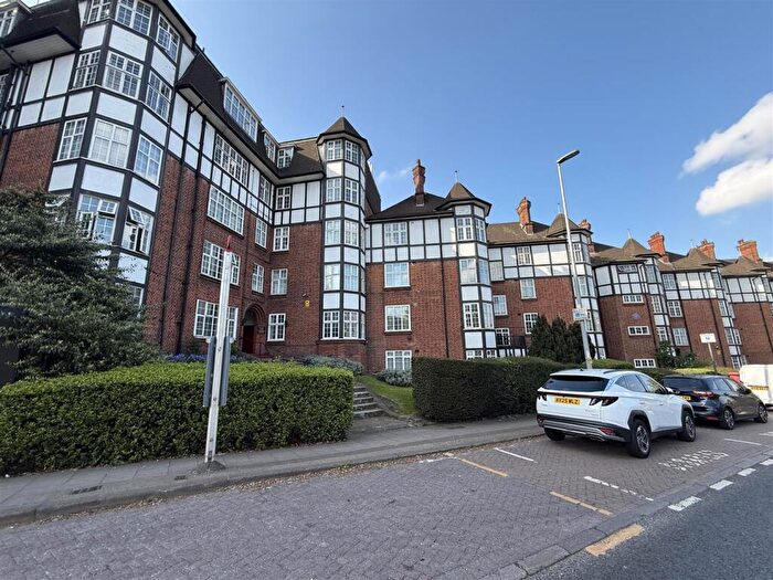 2 Bedroom Flat To Rent In Hendon Way, London, NW2