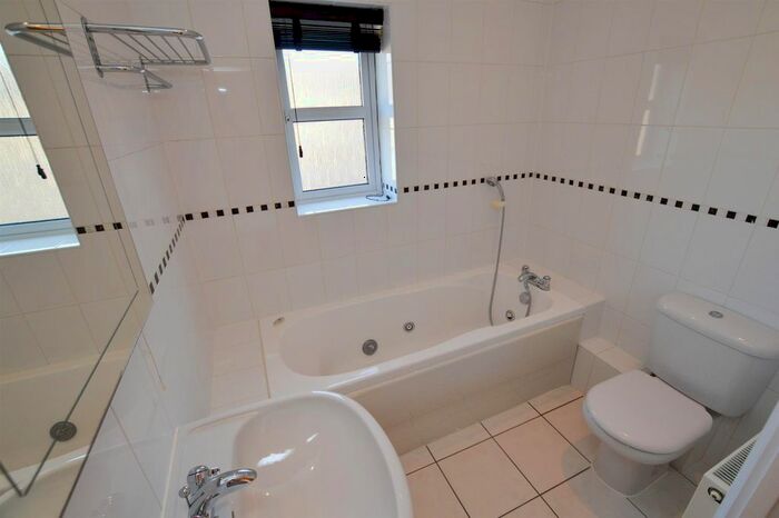 3 Bedroom Flat To Rent In Callao Quay, Eastbourne, BN23