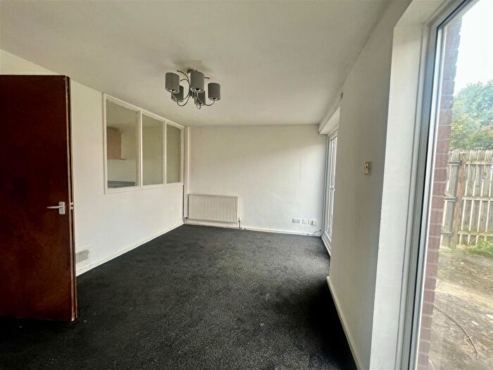 3 Bedroom End Of Terrace House To Rent In Malvern Road, Leeds, LS11