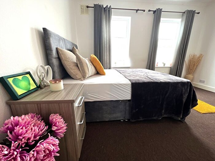 6 Bedroom Terraced House To Rent In Grange Avenue, Reading, RG6