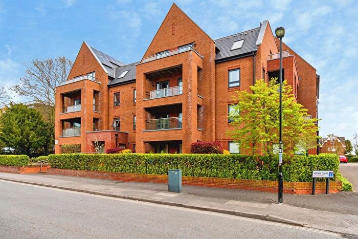 2 Bedroom Flat For Sale In Moore Close, Southampton, SO15