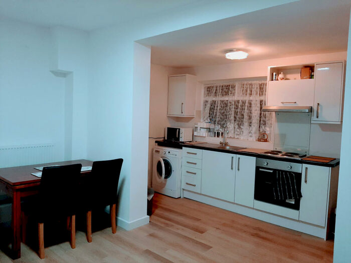 2 Bedroom Flat To Rent In Endymion Street, HU8