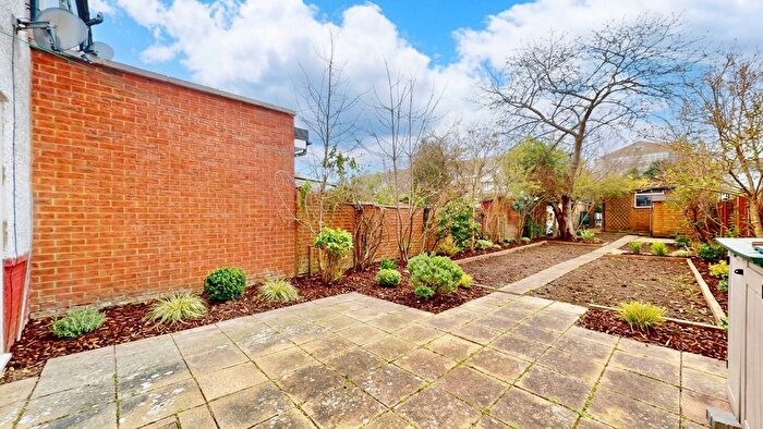 3 Bedroom Terraced House For Sale In Kings Avenue, Greenford, UB6