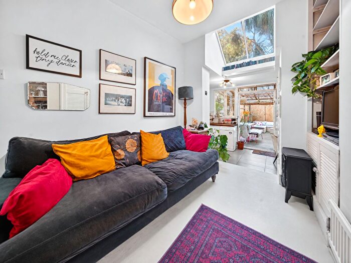 1 Bedroom Flat For Sale In Hertslet Road, London, N7
